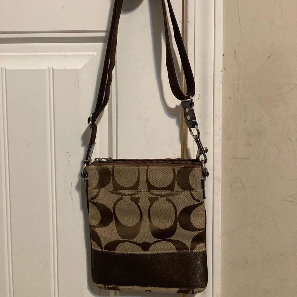 Crossbody purse.